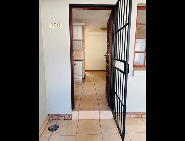 2 BEDROOM APARTMENT TO LET IN OLYMPUS AH